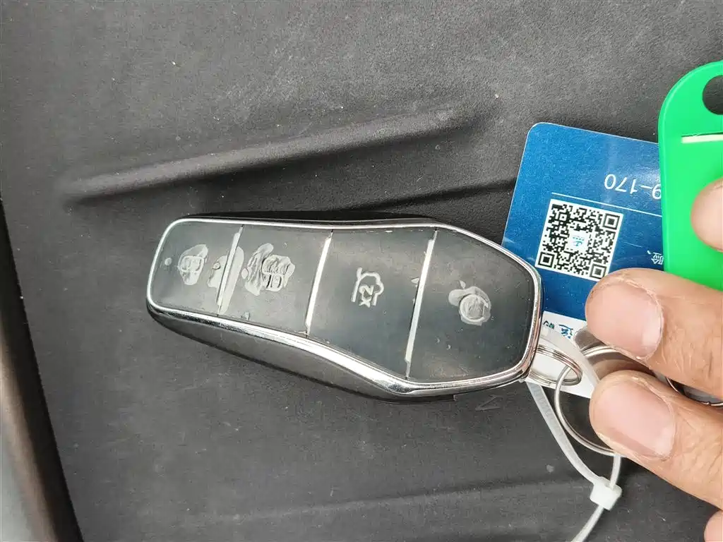 BYD Song PLUS PHEV 2024 Glory Edition DM-i 110km Flagship фото 9