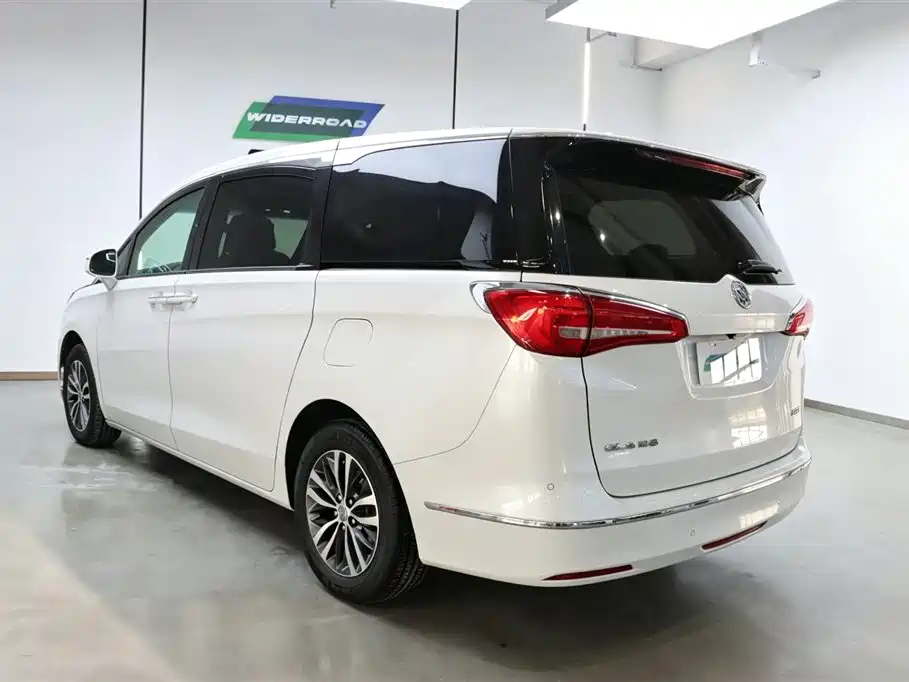 Фото 3 - Buick GL8