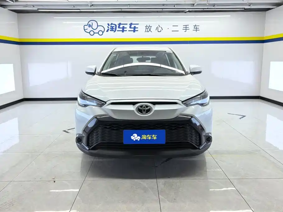 Toyota Frontlander 2023 2.0L CVT Elite Edition фото 2