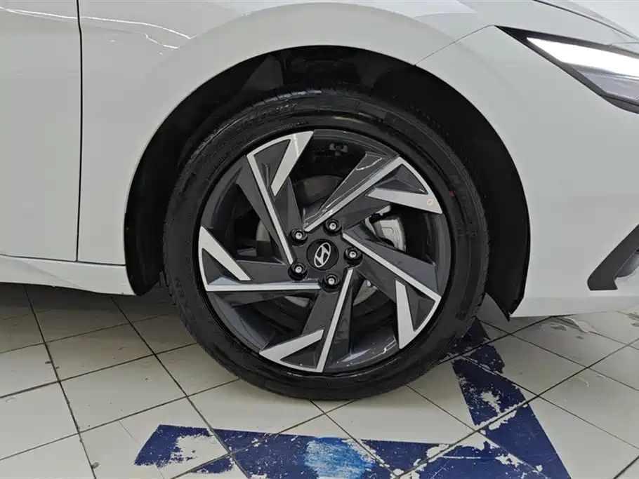Hyundai Elantra 2023 1.5L CVT GLX Elite Edition фото 6