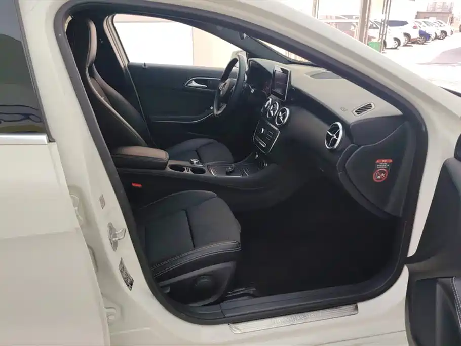 Mercedes-Benz A-Class (Import) 2016 A 180 фото 8