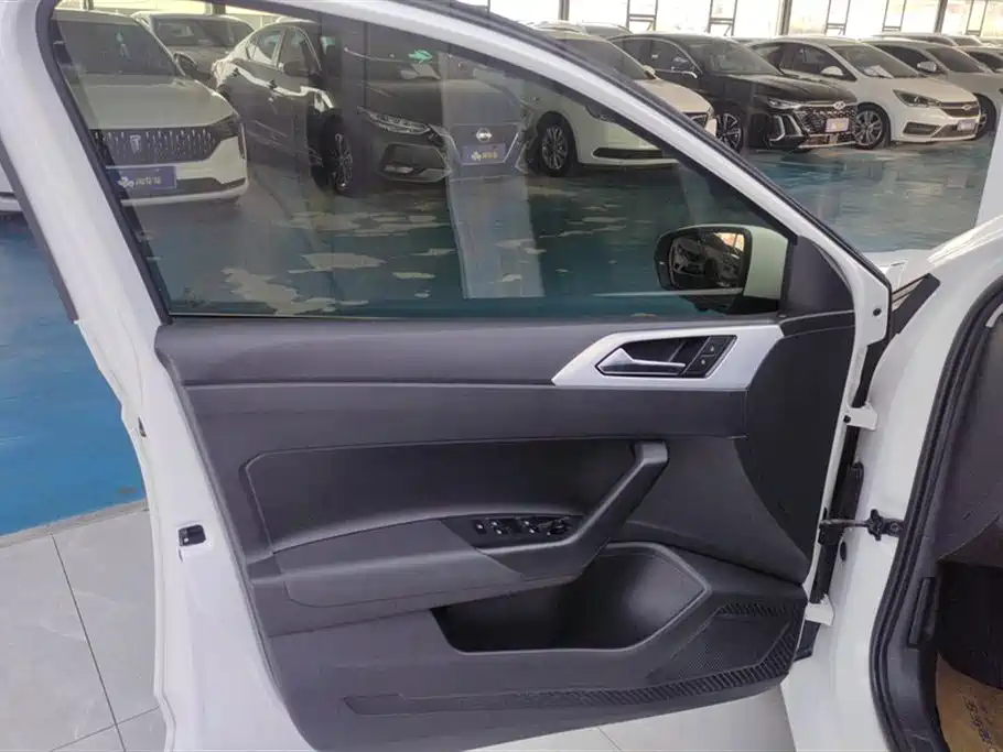 Volkswagen Polo 2021 Plus 1.5L Automatic Colorful Tech Edition фото 7