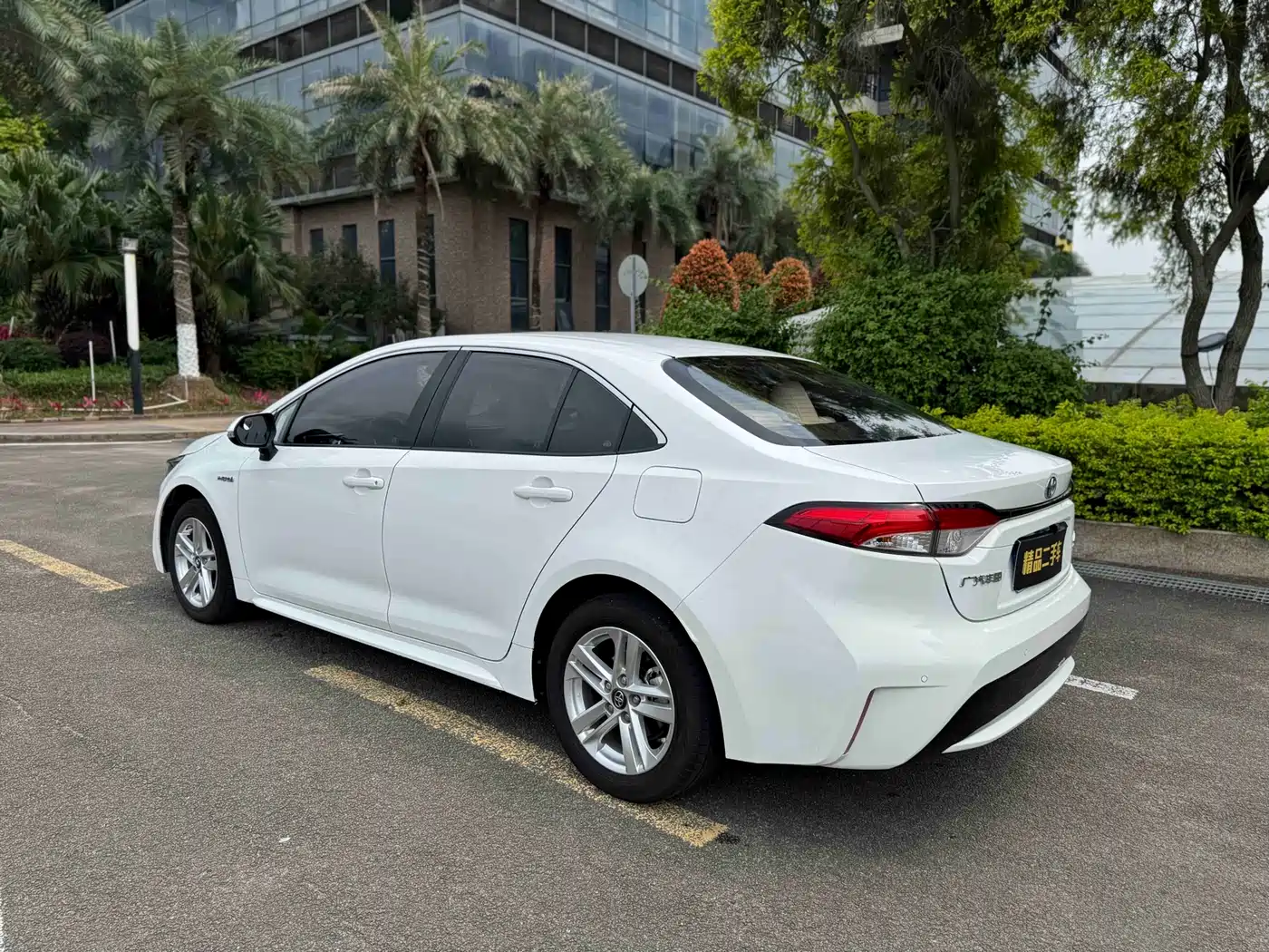 Toyota Levin 2021 Dual Engine 1.8H E-CVT Luxury Edition фото 13