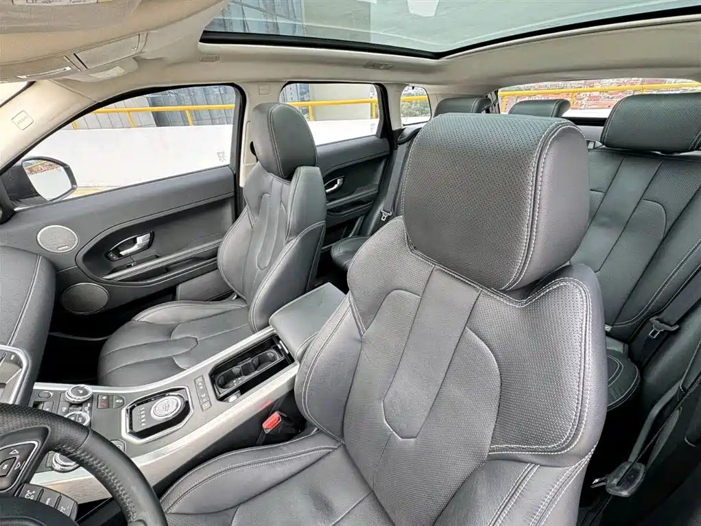 Land Rover Range Rover Evoque 2015 2.0T 5-Door Dynamic Edition фото 15
