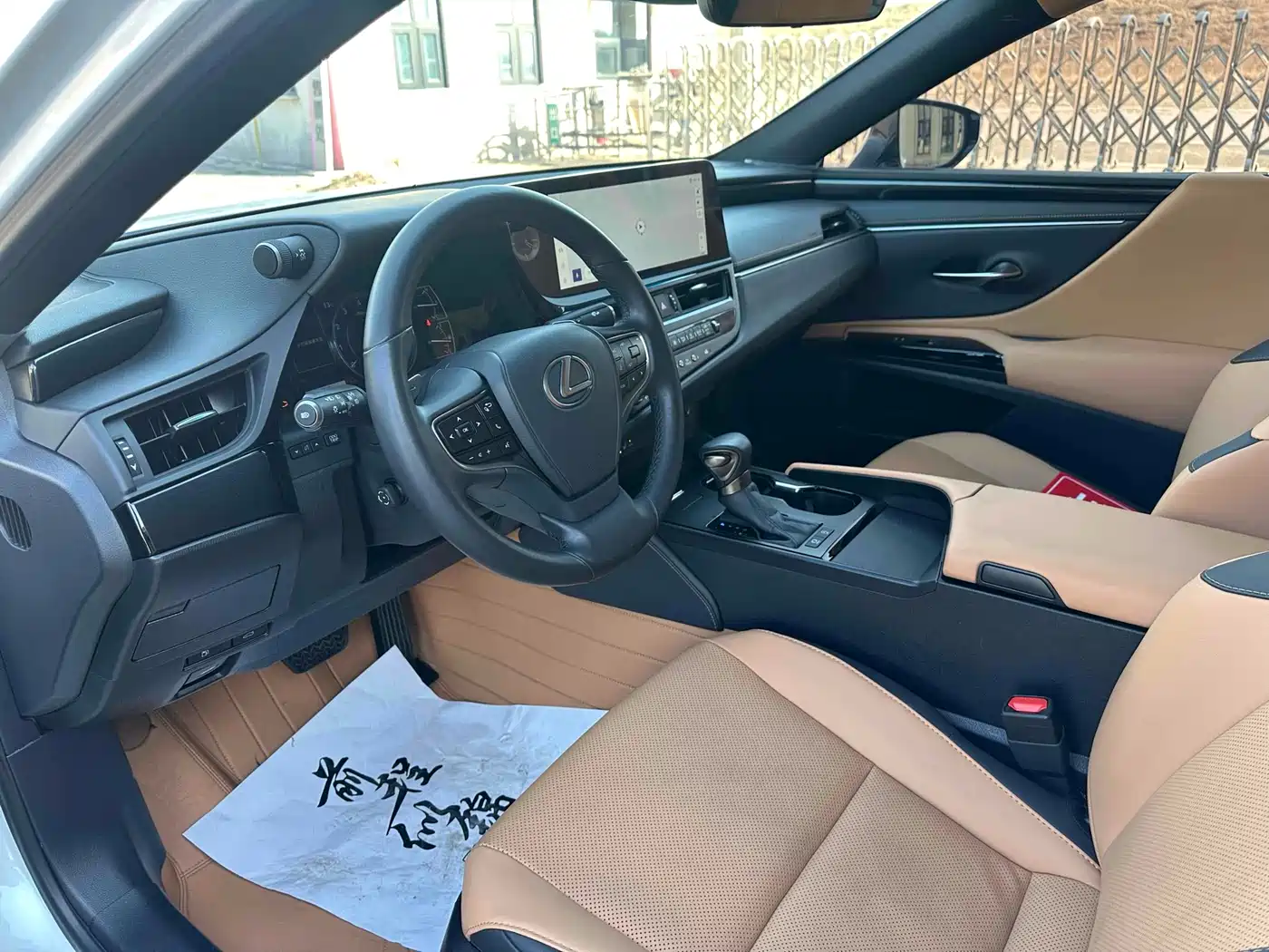 Lexus ES 2023 200 Excellence Edition фото 11