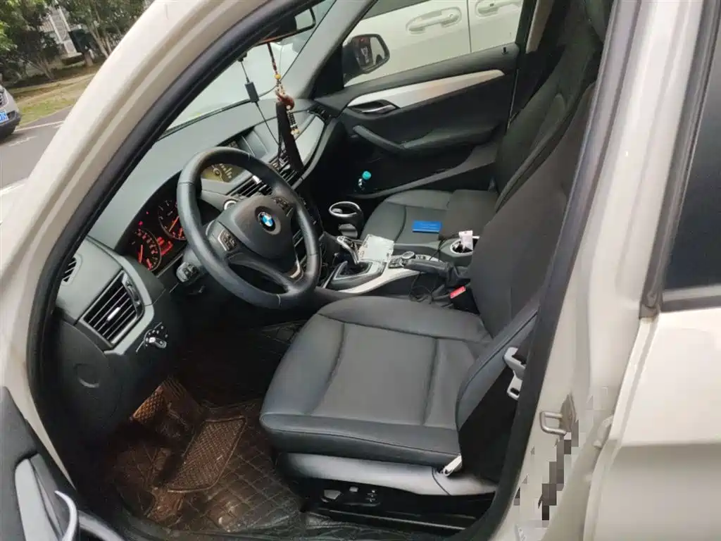 BMW X1 2014 sDrive18i Leading Edition фото 8