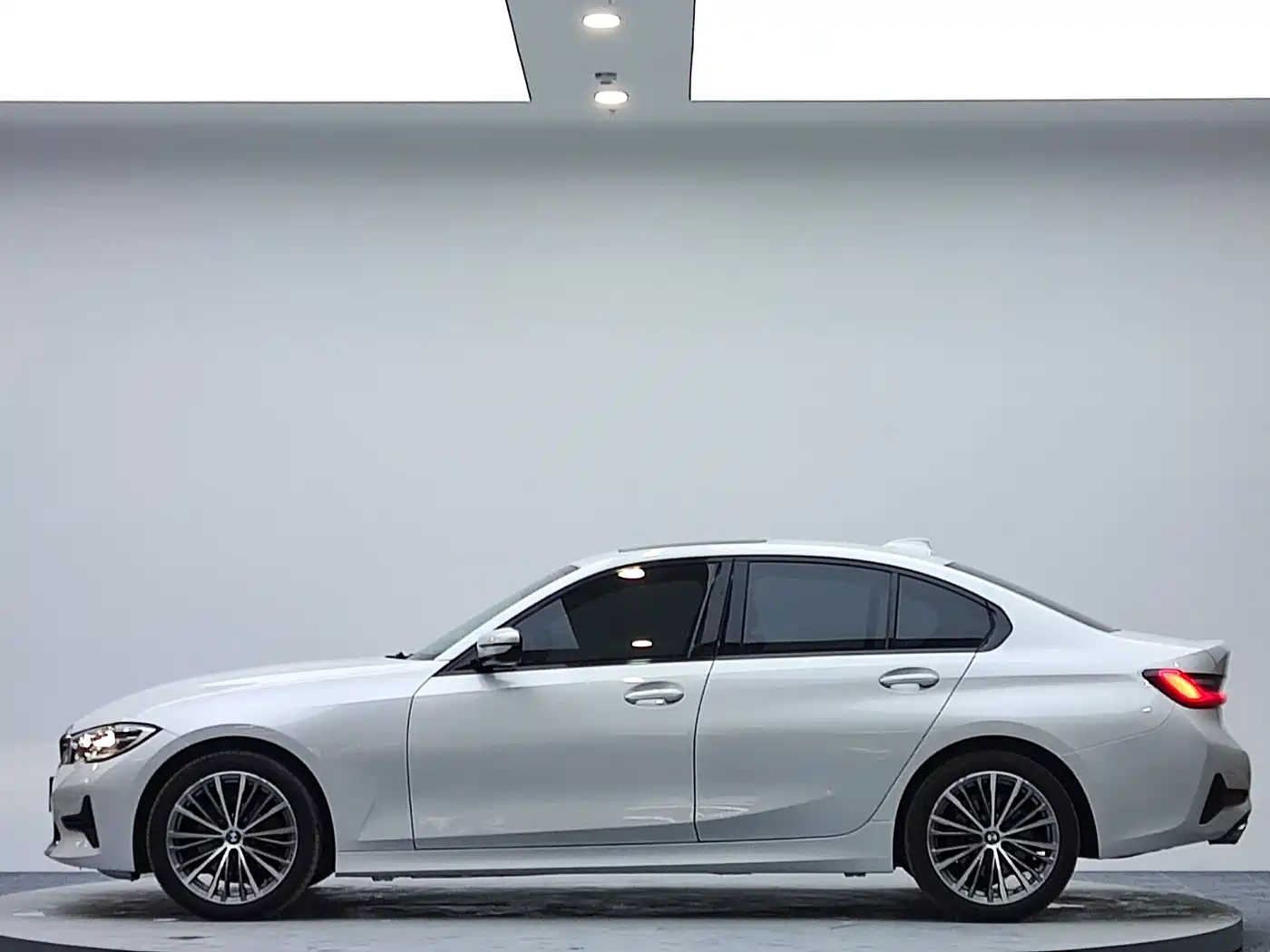 BMW 3 Series 2022 320i Sport Package фото 4