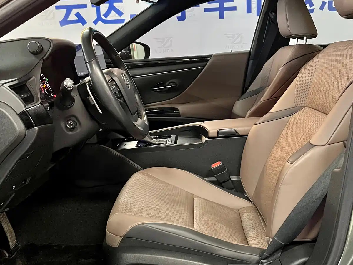 Lexus ES 2023 200 Excellence Edition фото 9