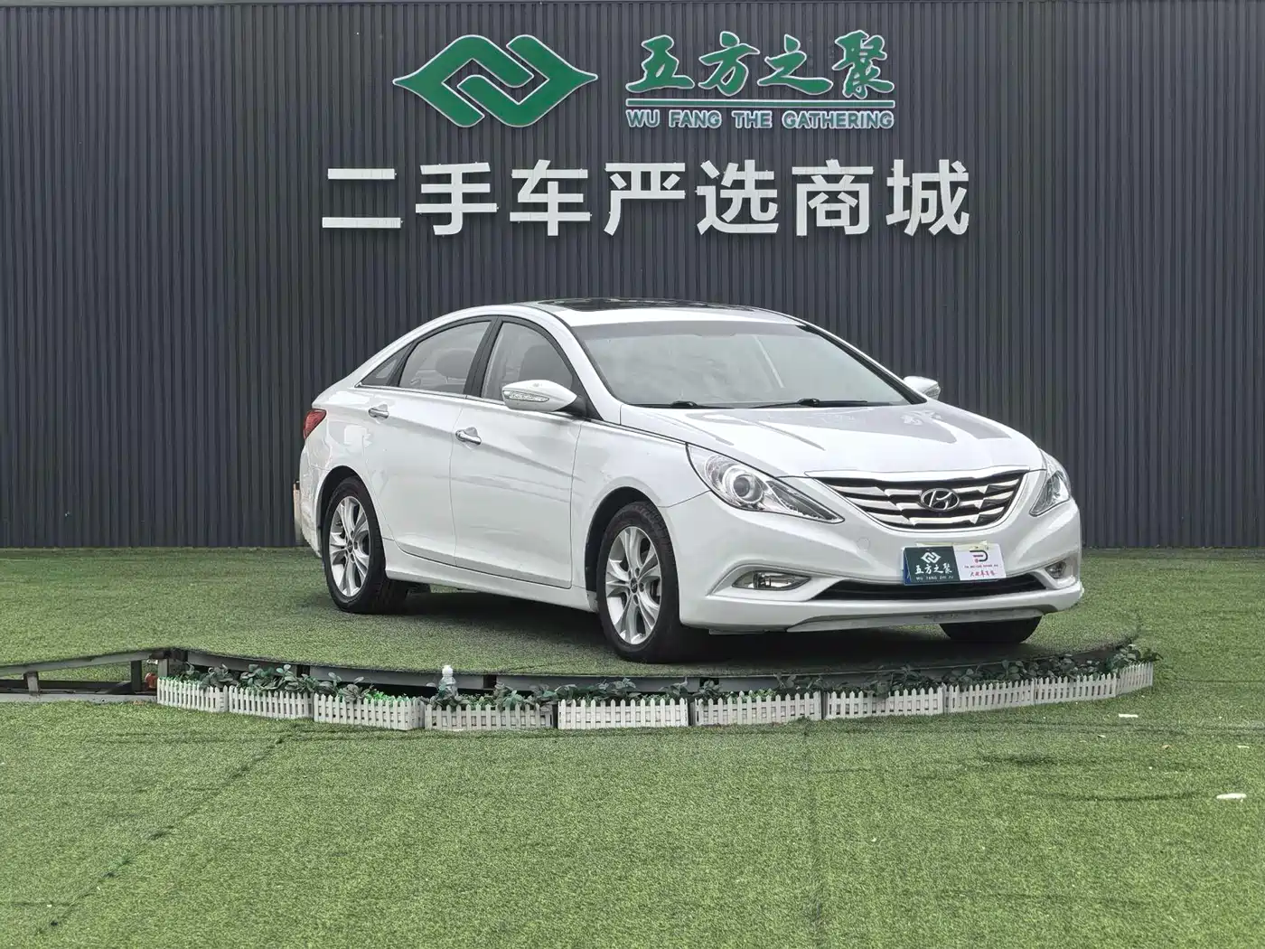 Hyundai Sonata 2011 2.0L Auto Premium Edition фото 3