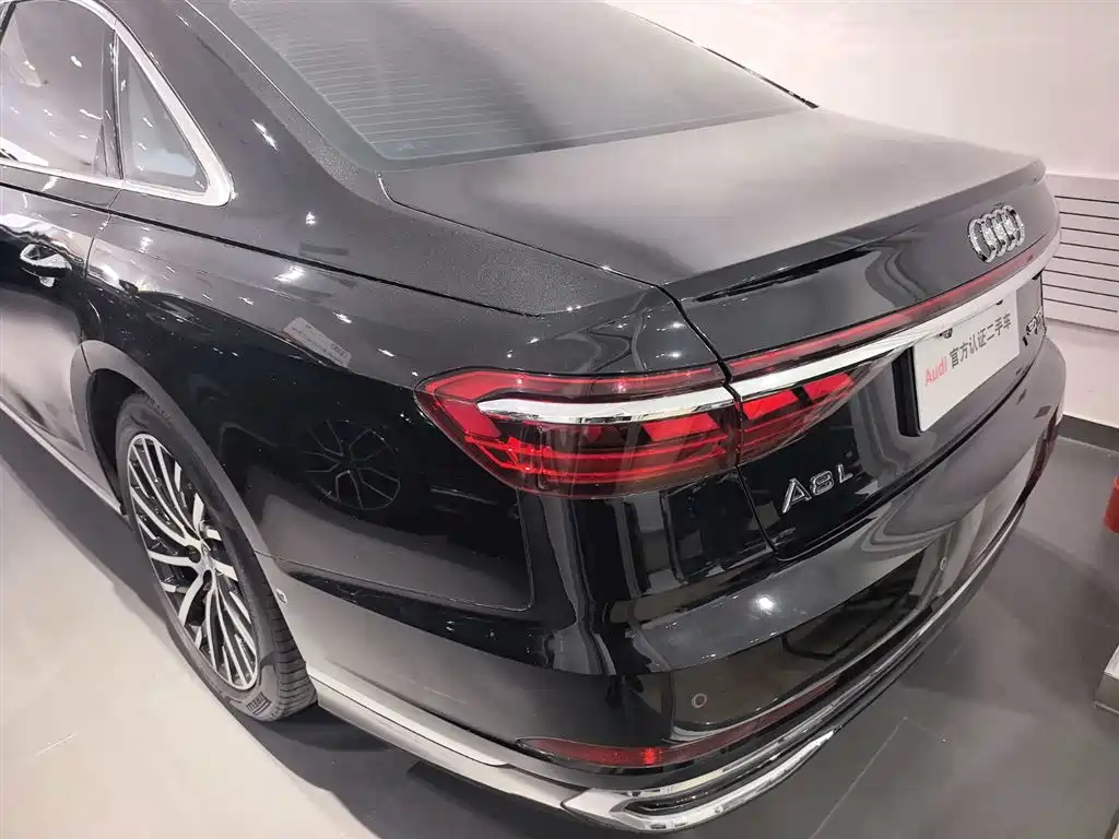 Audi A8 2023 A8L 50 TFSI quattro Exclusive фото 8