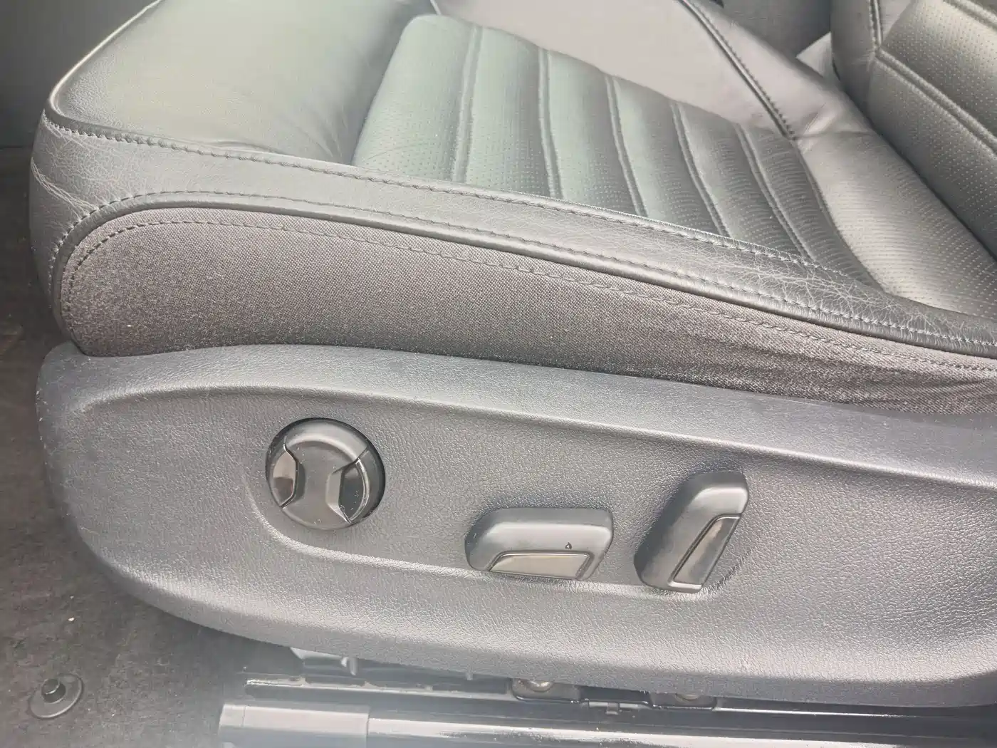 Volkswagen Passat 2014 1.8TSI DSG Executive Navigation Edition фото 13