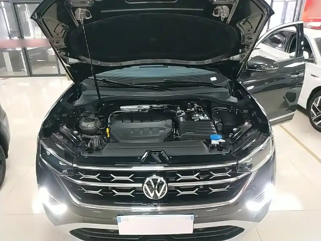 Volkswagen Tayron 2025 2024 330TSI 2WD Luxury Plus Advanced