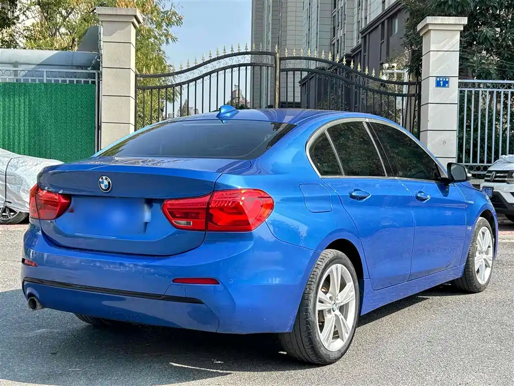 BMW 1 Series 2017 118i Sport фото 24