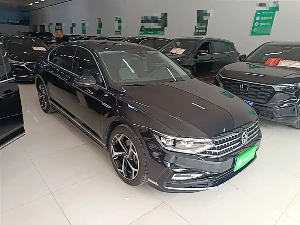 Volkswagen Magotan 2023 Model 2 Million Commemorative Edition 330TSI DSG Luxury фото 4