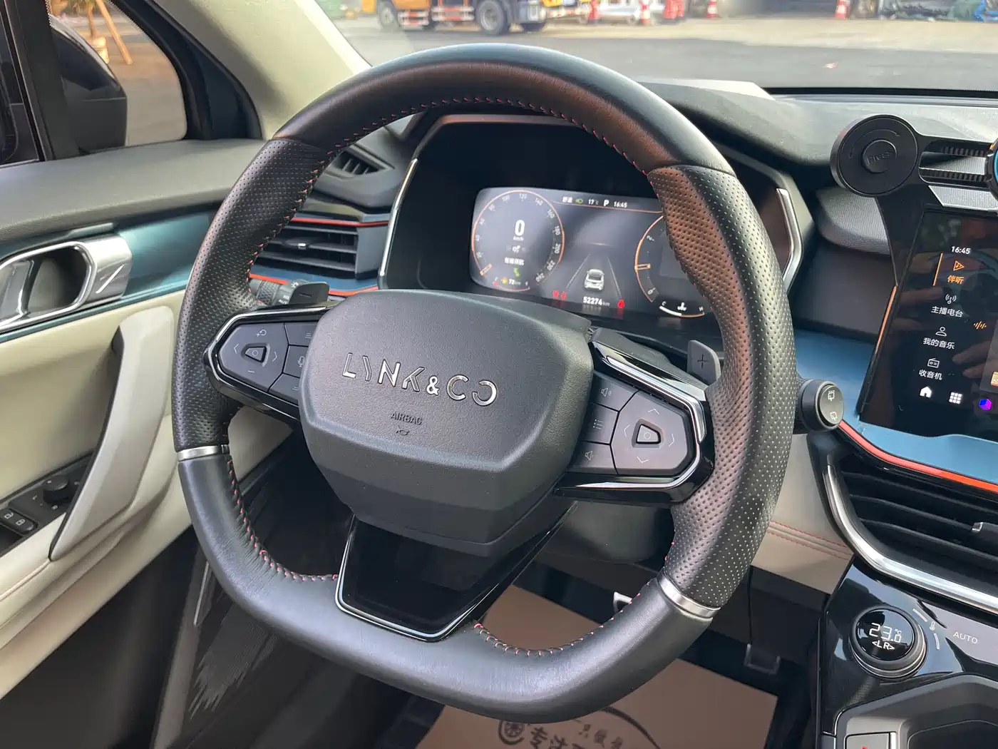 Lynk & Co 06 2020 1.5T Halo фото 12