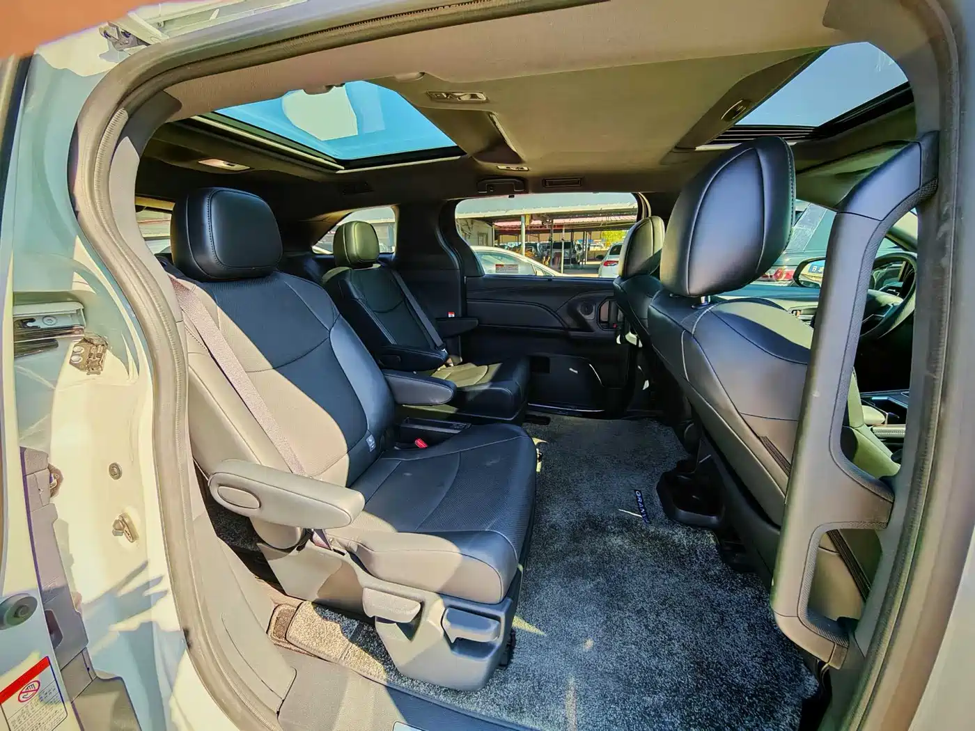 Toyota Granvia 2024 2.5L Hybrid Premium PLUS фото 10