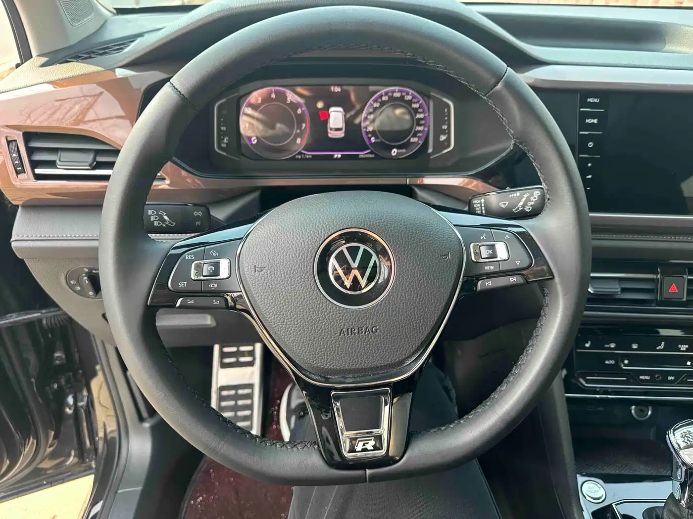 Volkswagen Tharu 2022 280TSI FWD Luxury Edition фото 14
