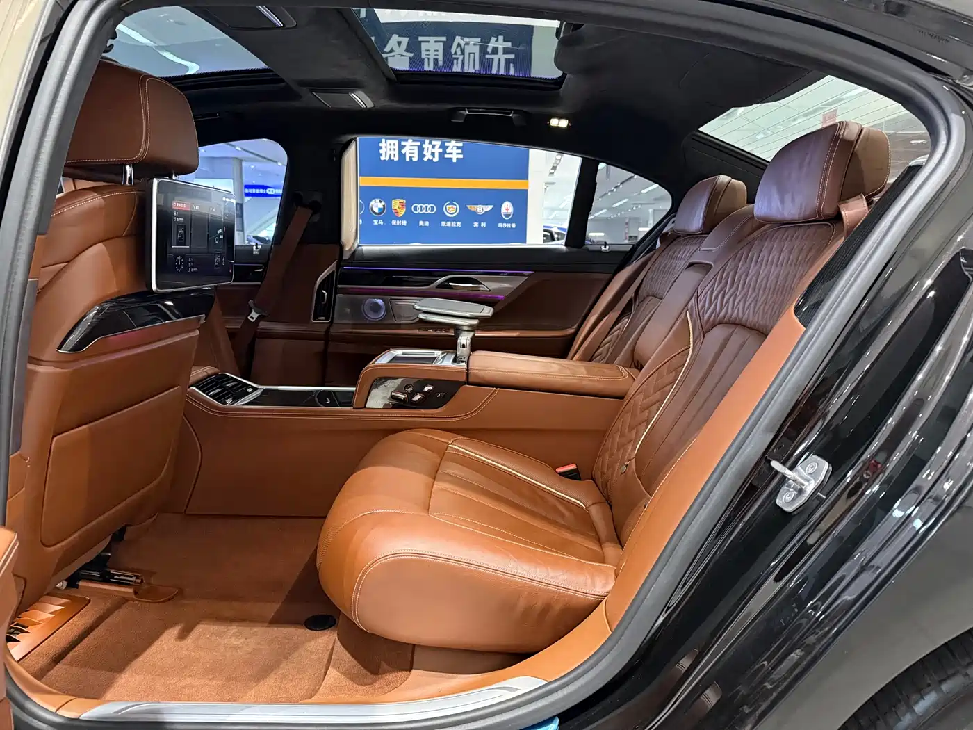 BMW 7 Series 2017 M760Li xDrive Excellence Luxury фото 17