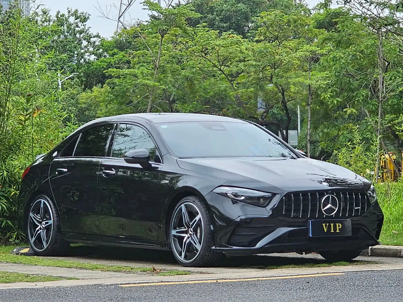 Mercedes-Benz A-Class AMG 2025 Facelift AMG A 35 L 4MATIC фото 3