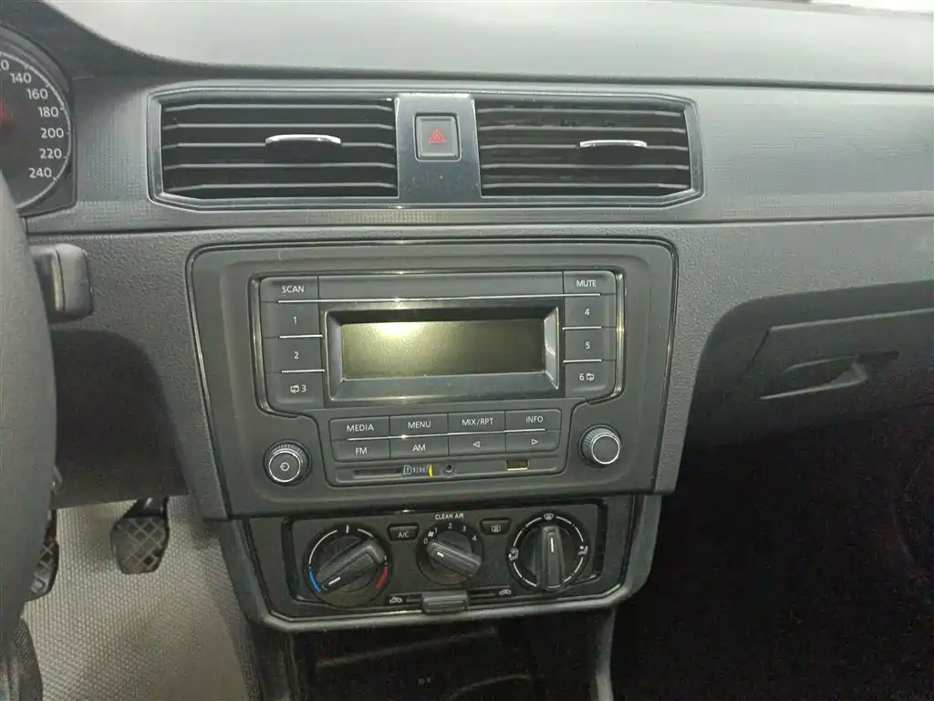 VOLKSWAGEN SANTANA