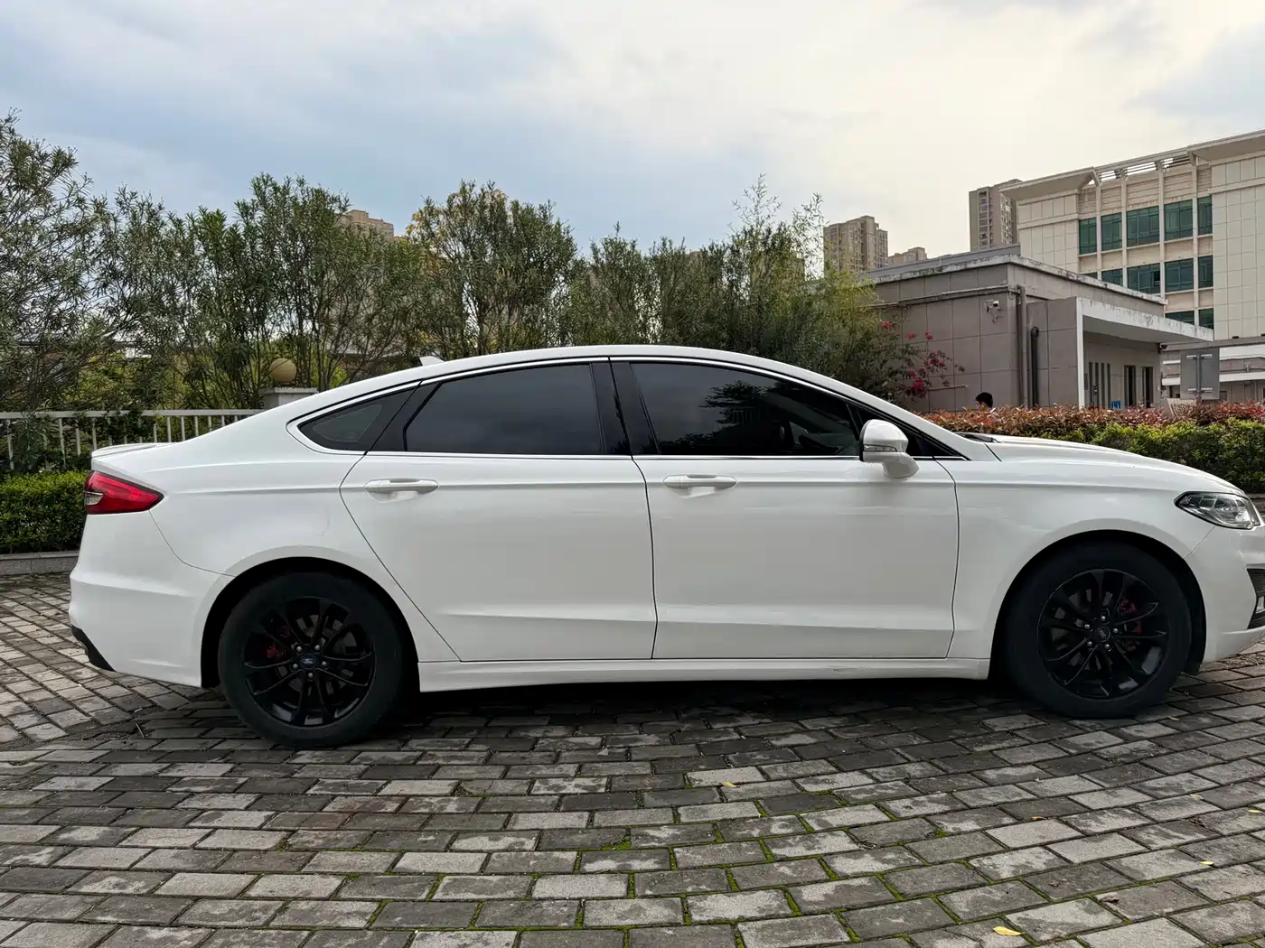 FORD MONDEO