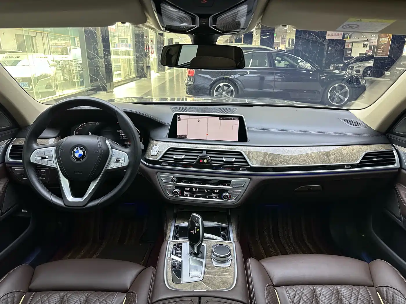 BMW 7 Series 2021 Model 740Li Leading M Sport Package фото 7