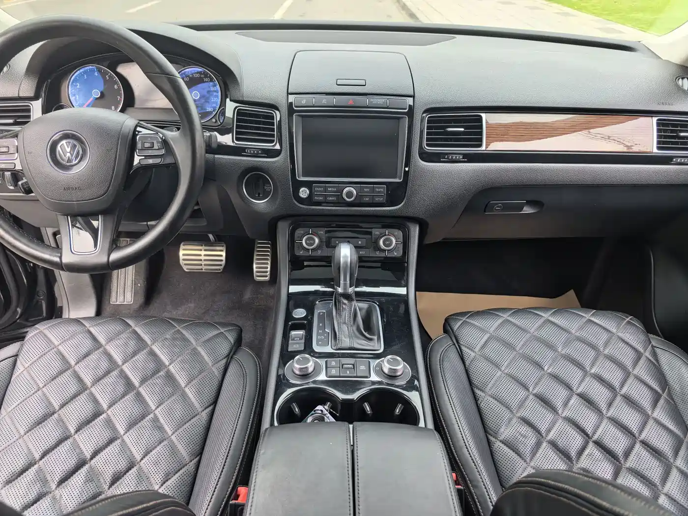 Volkswagen Touareg 2017 3.0TSI Executive Edition фото 11