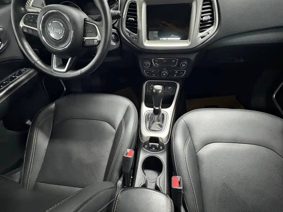 صورة 13 - Jeep Compass