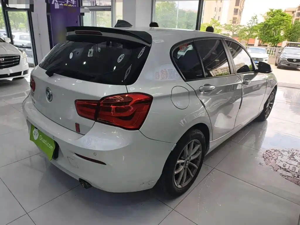 Photo 7 - BMW 1 Series (Import)