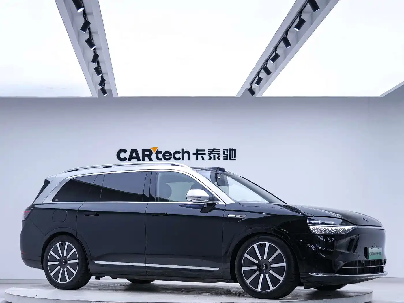 AITO Wenjie AITO M9 2024 Range Extender Max Edition 42kWh 6-seater фото 5