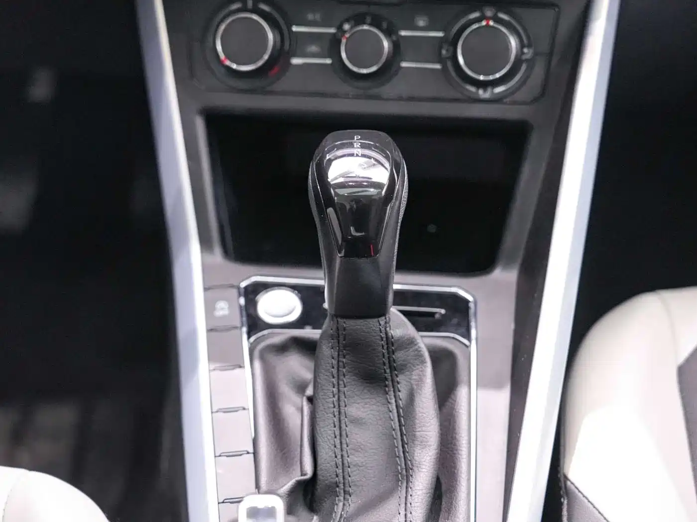Volkswagen Polo 2021 Plus 1.5L Automatic Colorful Tech Edition фото 15