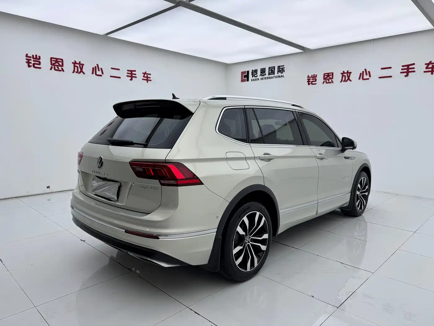 Volkswagen Tiguan L 2021 330TSI Automatic 2WD R-Line Premium фото 6