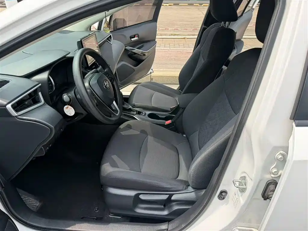 Toyota Corolla 2021 Hybrid 1.8L E-CVT Pioneer Edition фото 13