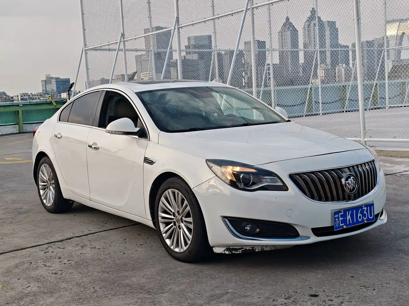 Photo 3 - Buick Regal