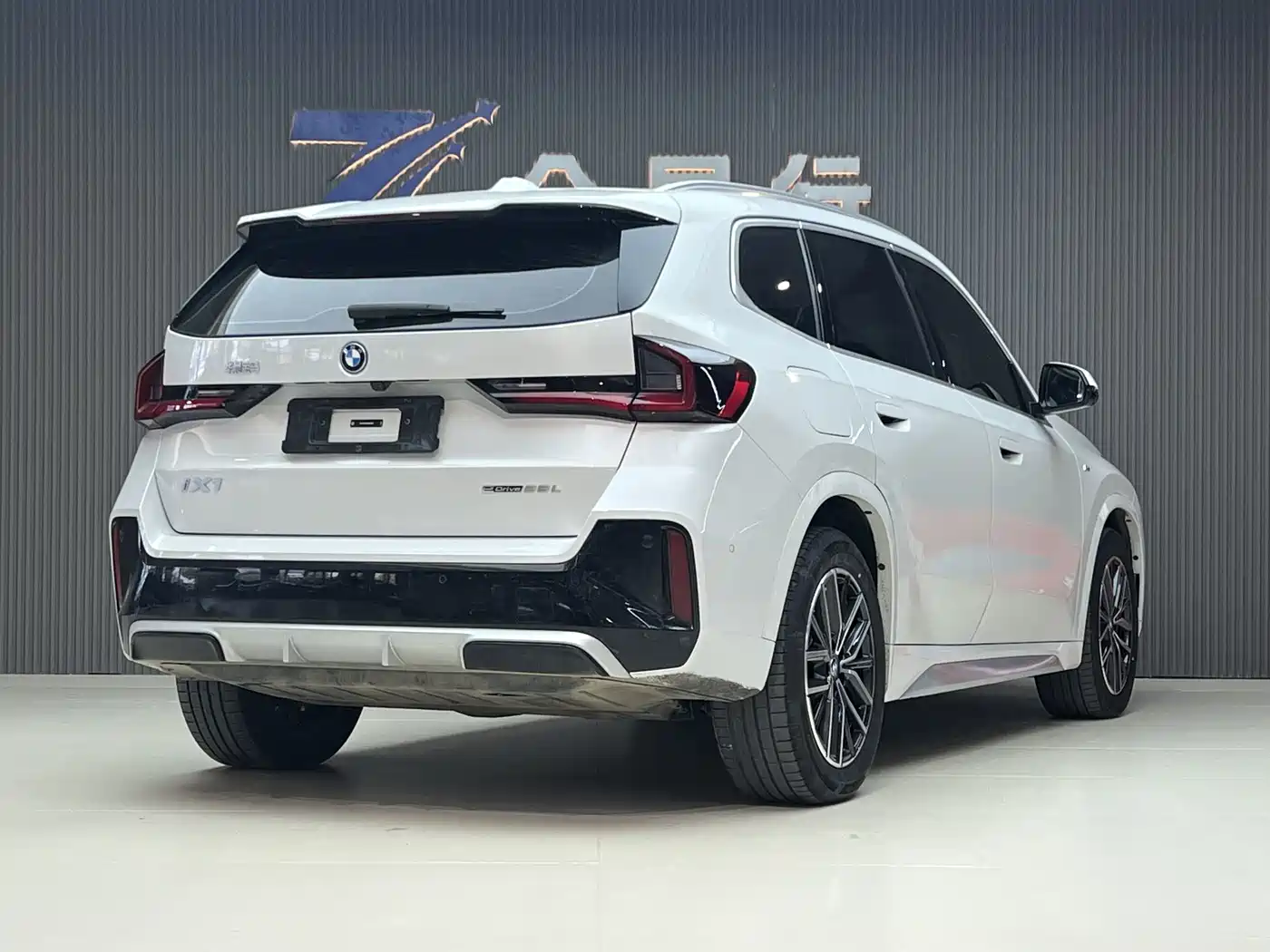 BMW iX1 2023 eDrive25L M Sport Package фото 4