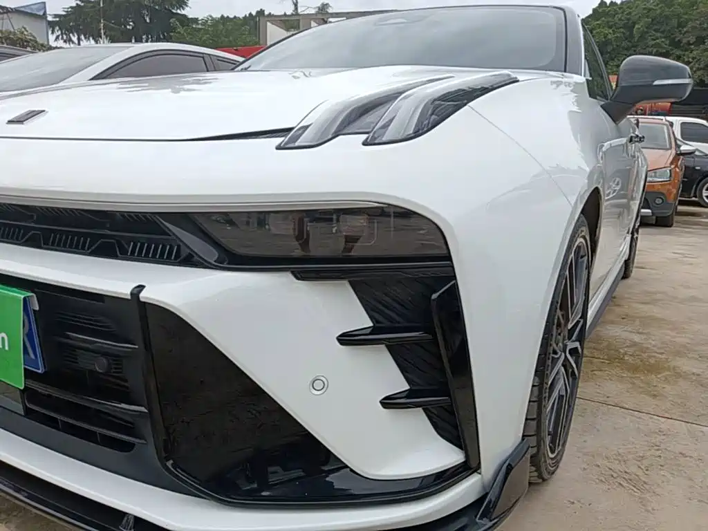 Фото 24 - Lynk & Co 03