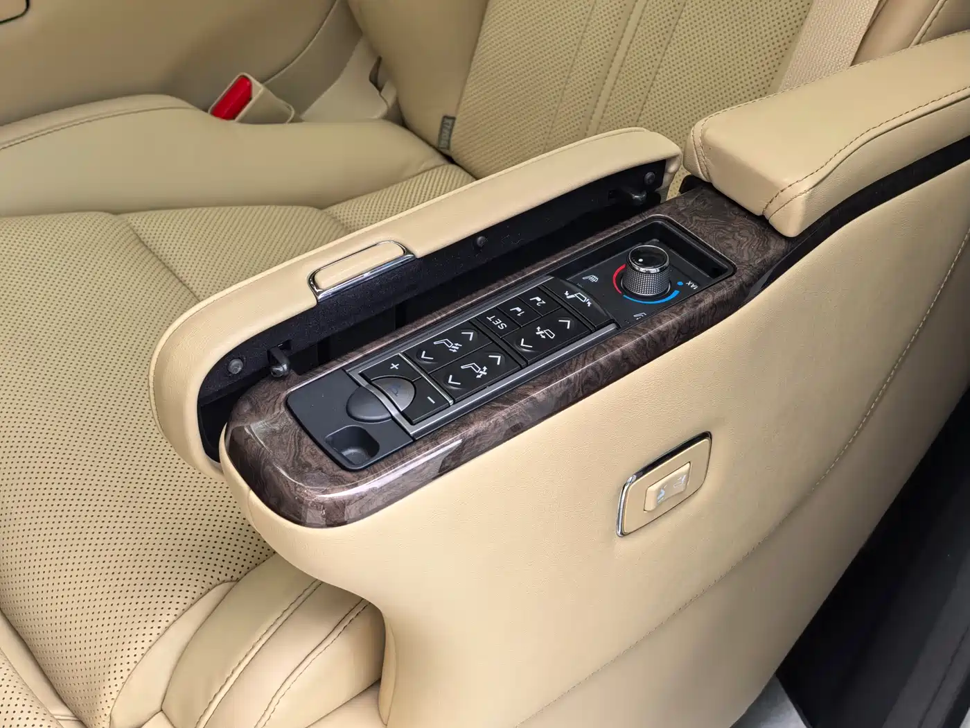 Toyota Alphard 2021 Hybrid 2.5L Premium фото 9