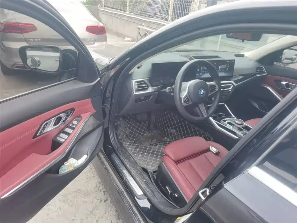 BMW i3 2024 eDrive 35 L фото 16