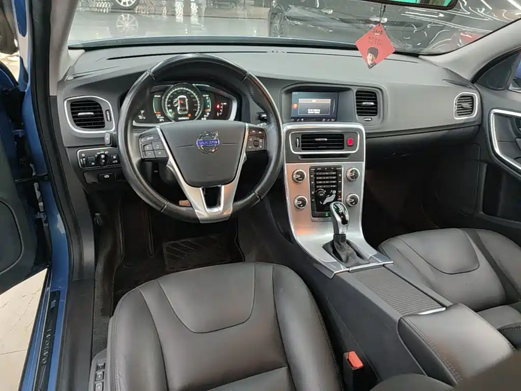 Фото 7 - Volvo V60