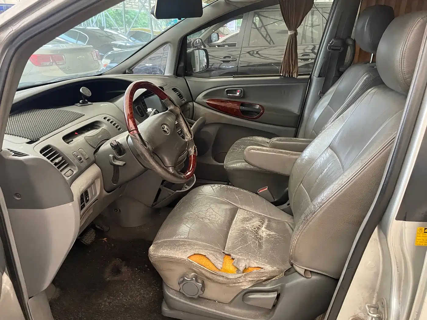 Toyota Previa фото 3