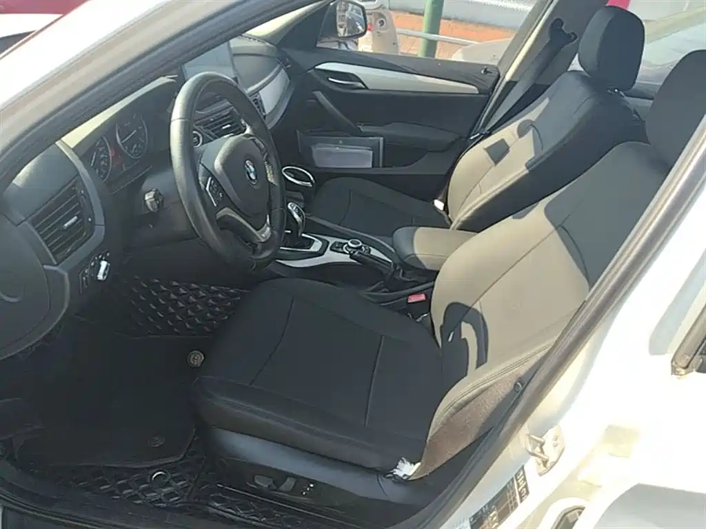 BMW X1 2014 sDrive18i Fashion Edition фото 15