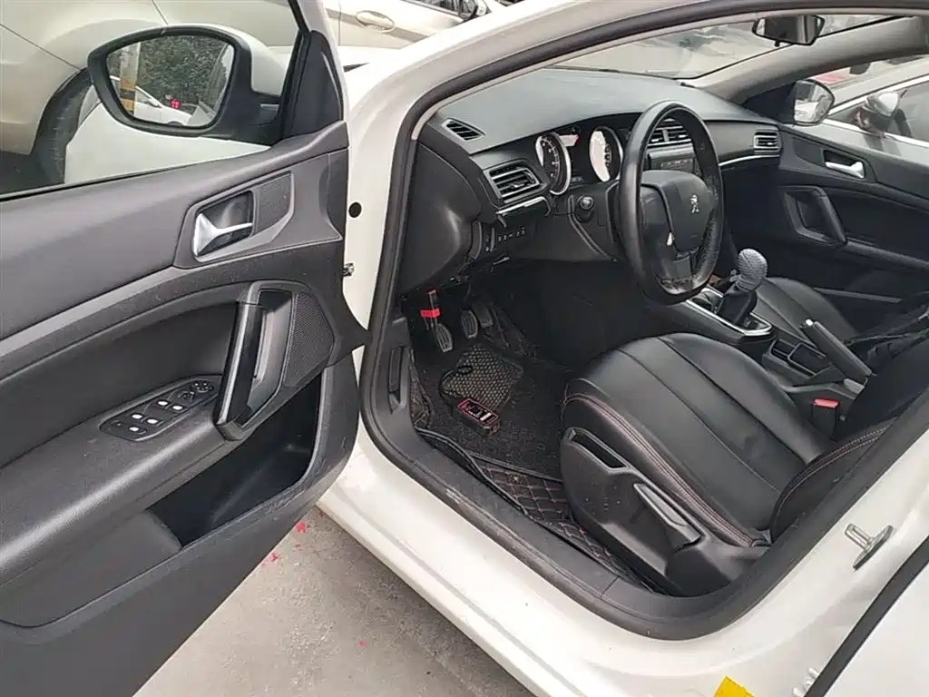 Peugeot 408 2014 1.8L Manual Leading Edition фото 16