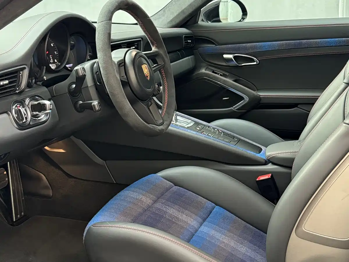 Porsche 911 2017 Carrera GTS 3.0T фото 17