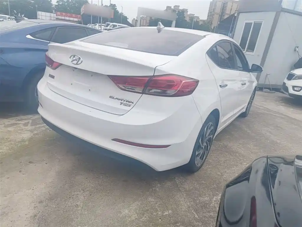 Hyundai Elantra 2019 1.5L CVT Smart Elite фото 7