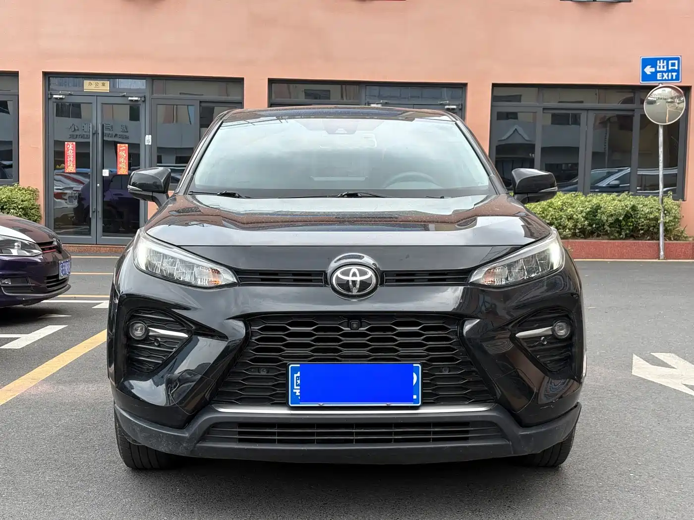 Toyota Wildlander 2022 2.0L CVT FWD Luxury PLUS Edition фото 3