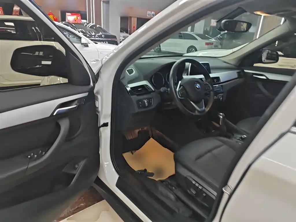 BMW X1 2019 sDrive20Li Leading Model фото 16
