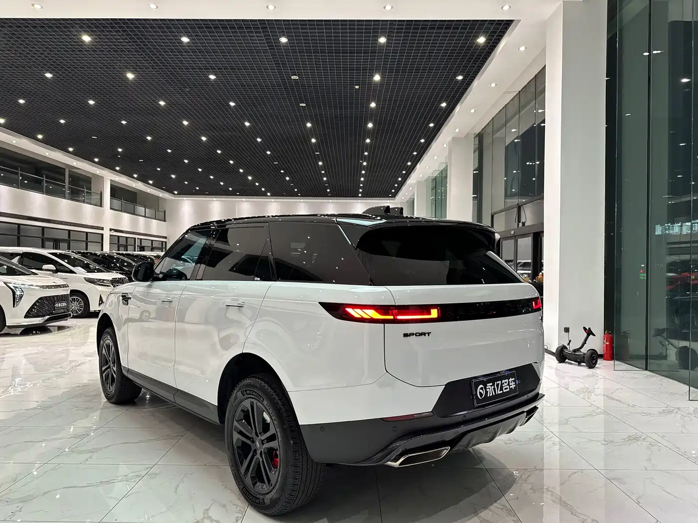Land Rover Range Rover Sport 2023 360PS S фото 16
