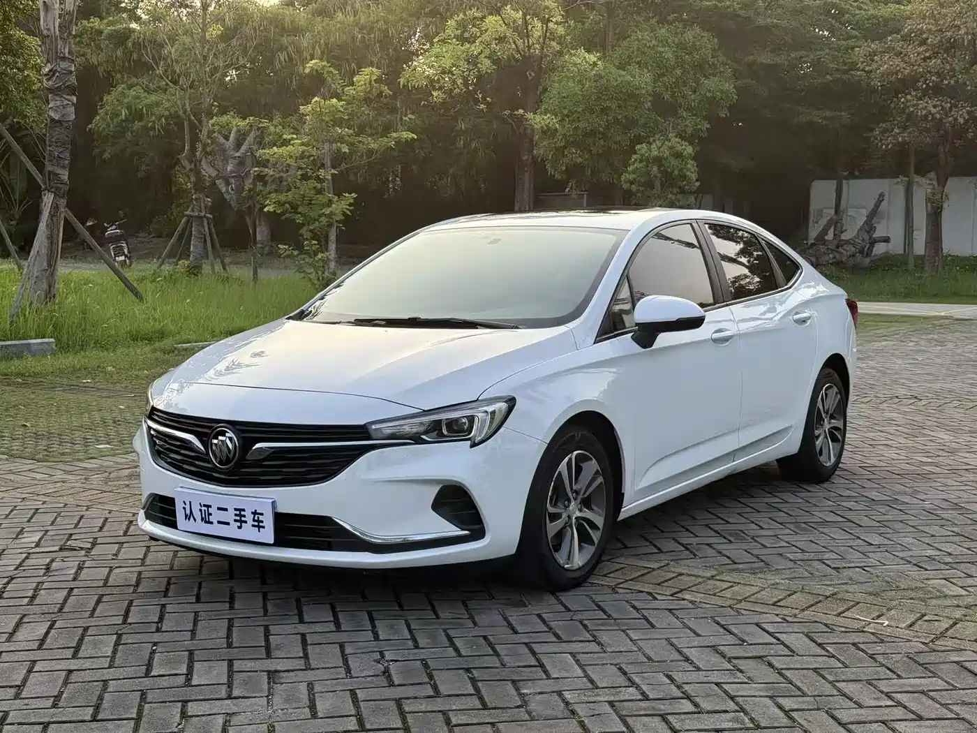Buick Verano 2020 20T CVT Leading