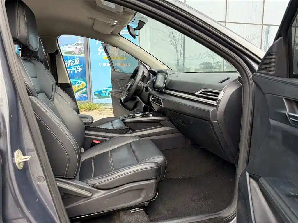 BYD E2