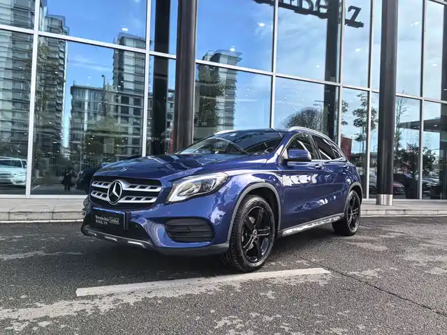 MERCEDES-BENZ GLA